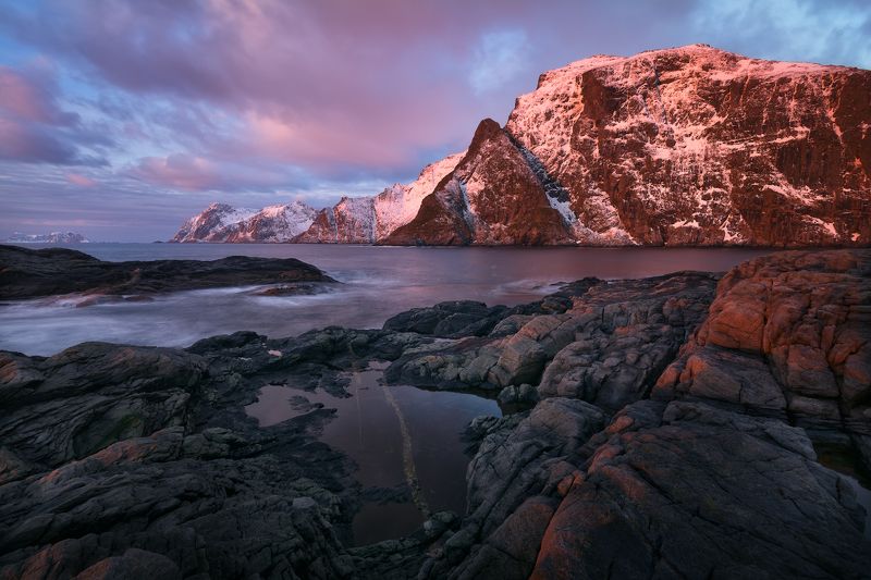 норвегия, пейзаж, лофотены, рассвет, океан, горы Утро в деревное \