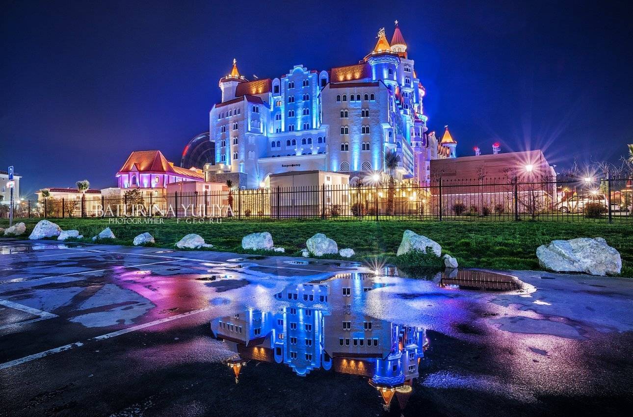 россия, сочи, олимпийская деревня, сочи парк, конгресс-центр, отель богатырь, богатырь, ночь, Юлия Батурина