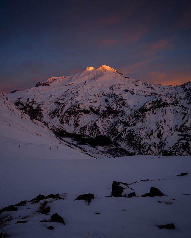 россия, кавказ, кабардино-балкария, чегет, пейзаж, природа, ущелье, горы, хребет, рассвет, эльбрус, приэльбрусье Рассвет на Эльбрусе фото превью