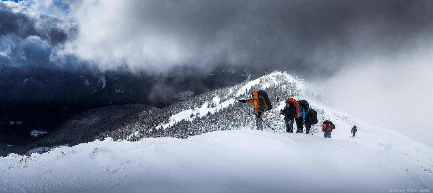 ukraine, man, hiker, carpathians, tourist,  mountains, people, один, одиночество, горы, зима, холод, карпаты, сывули, горганы, Алексей Медведев