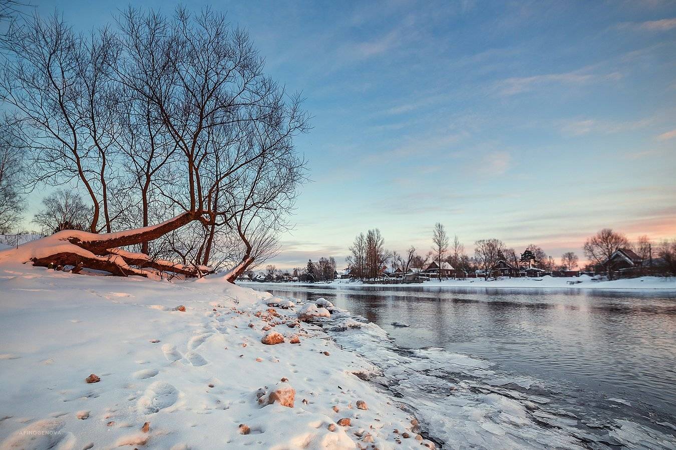 зима, берег, лед, деревня, река, деревья, Татьяна Афиногенова