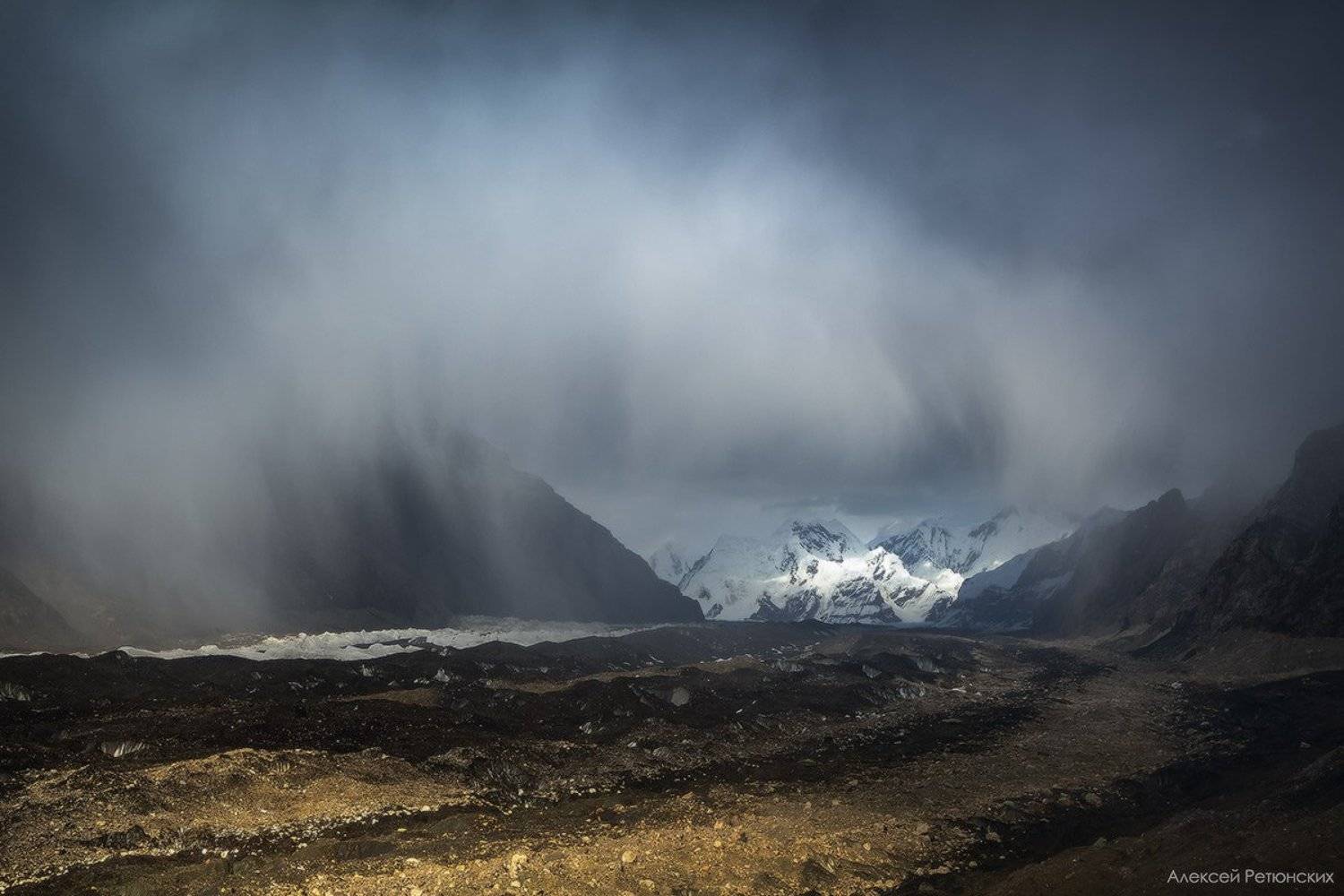 Киргизия,лето, ледник, горы, дождь, облака, Иныльчек,, Алексей Ретюнских