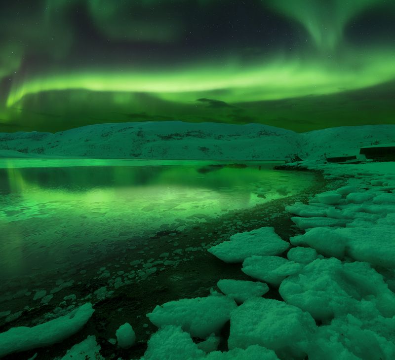 Aurora, theNothern Lights, night, Териберка, Кольский полуостров, Северное сияние Under the lights of Aurora фото превью
