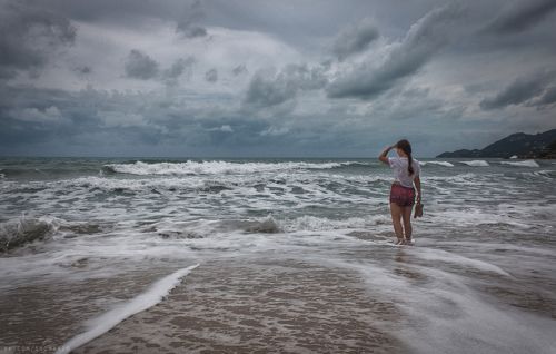 У моря