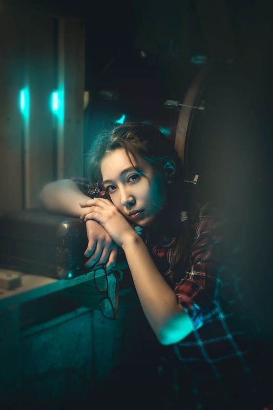 цветные фильтры, постоянный свет, светодиоды, девушка,за кулисами, *** фото превью