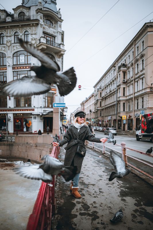 #portrait, #girl, #girls, #snow, #spring, #city, #портрет, #девушка, #город, #весна Девушка и голуби фото превью