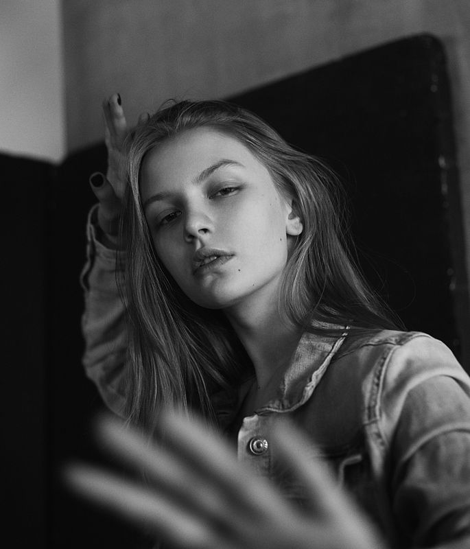 девушка, портрет, модель, чб, монохром, модельные тесты, натуральный свет, черное  белое Соня фото превью