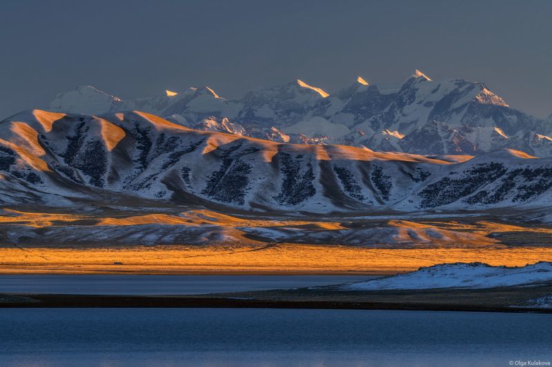 тянь-шань, вечер, закат, горы, осень, пик хан-тенгри, пик снежного лотоса, пик победы, озеро, тузколь Вечер на озере Тузколь фото превью
