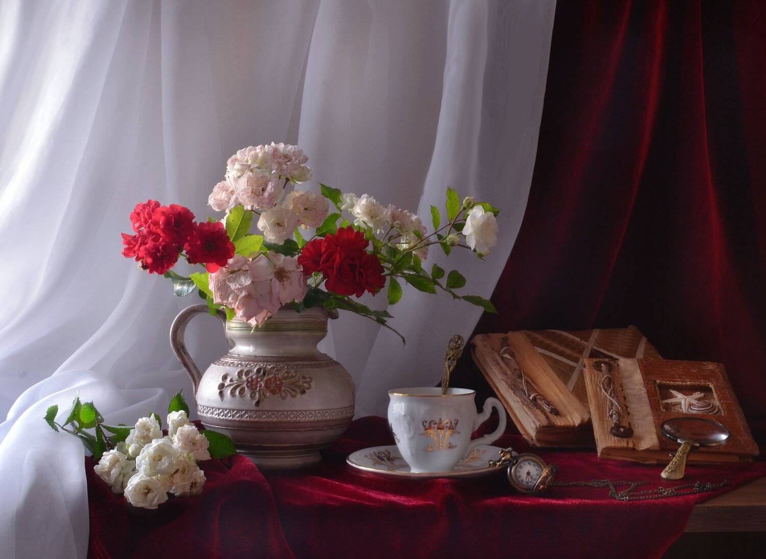 still life, натюрморт ,, время, лето, память, размышления, розы, старые альбомы, стихи, фото натюрморт, цветы, часы, Колова Валентина