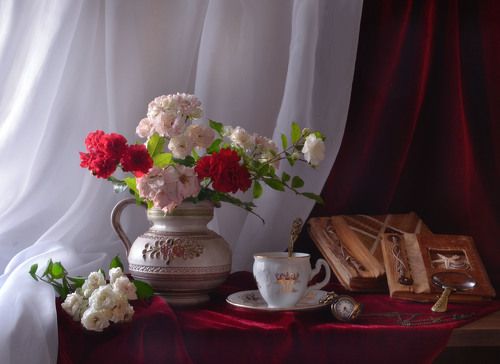 У памяти свой клад вещей...