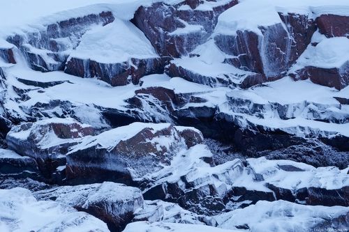 Скалы и снег