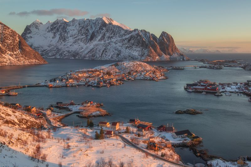 Лофотенские острова, Рейне  Рассвет над Рейне фото превью