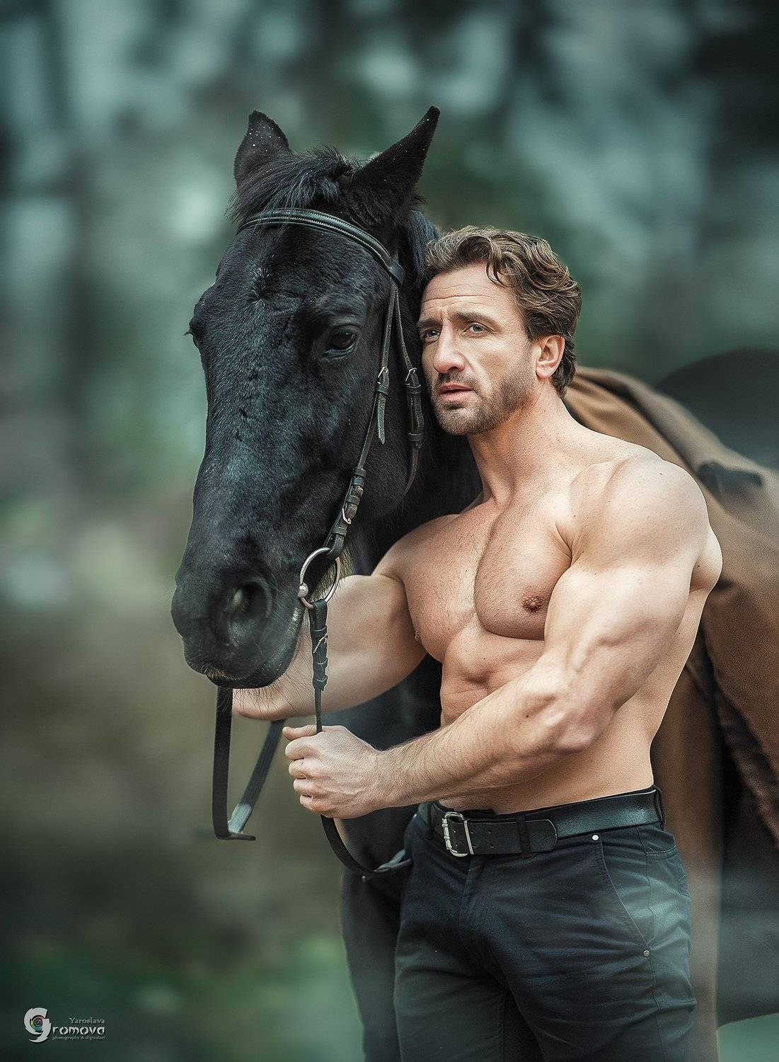 конь, вороной, мужчина, рыцарь, мужественность, бодибилдинг, мускулы, воин, Ярослава Громова