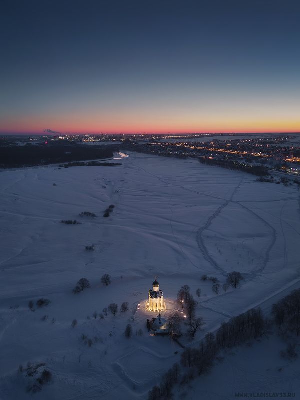 Покрова на Нерли морозным вечером  фото превью
