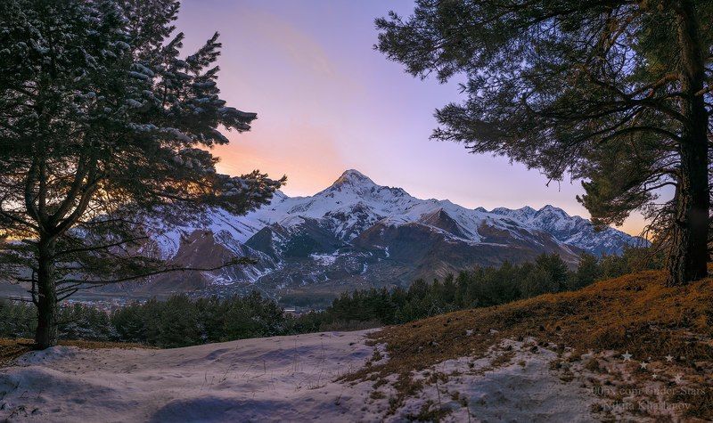 горы, кавказ, Грузия, Стеманцмида, Казбек, Казбеги, пейзаж, закат Вид на Казбек фото превью