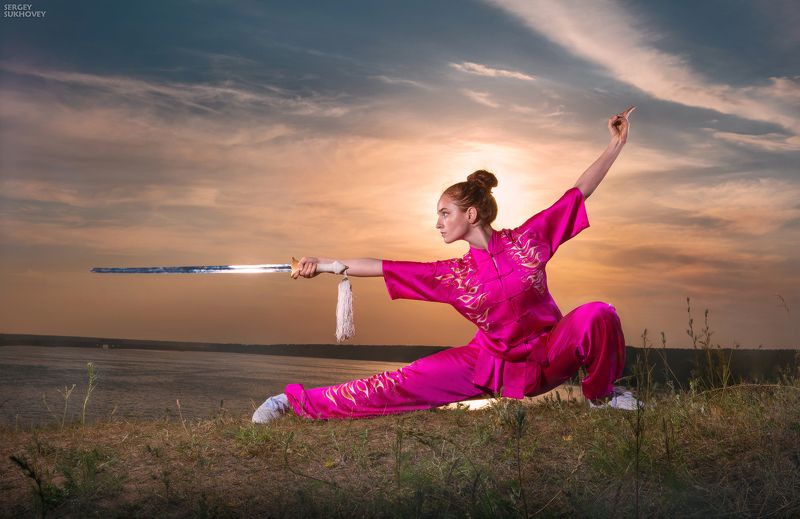 ушу, кунгфу, кунфу, меч, девушка-воин, воительница, фентези, девушка на закате, wushu Ушу фото превью