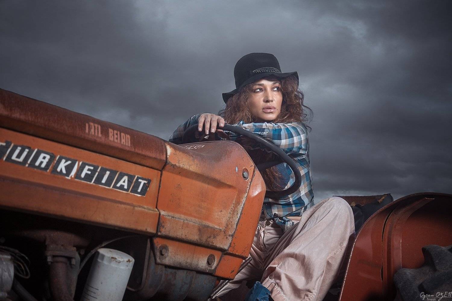 fashion, woman, old, farm, portrait, &Ouml;zcan &Ouml;zen
