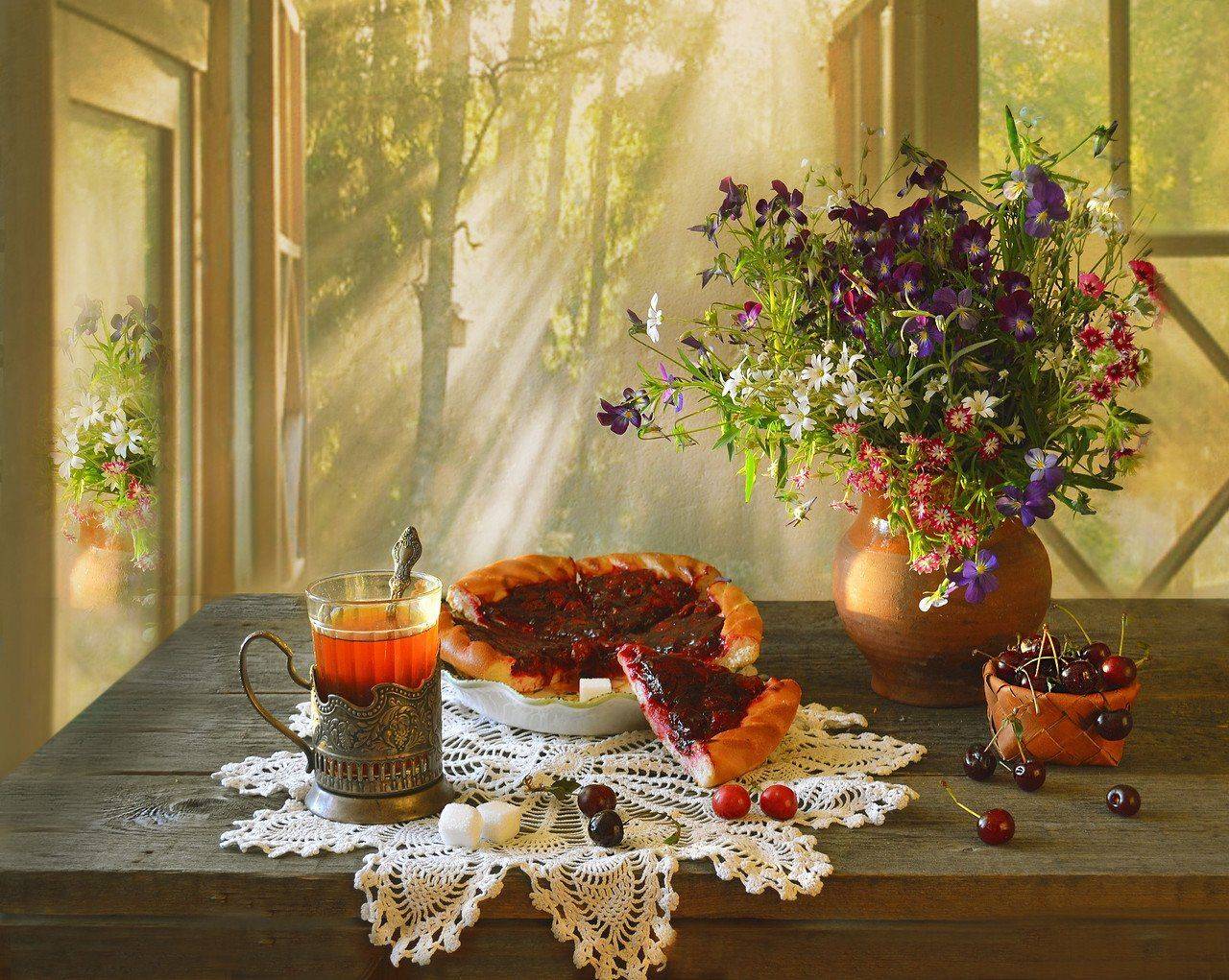 still life, натюрморт, август, колокольчики, кружева, лето, анютины глазки, ромашки,вишня, керамика, чай, подстаканник, фото натюрморт, цветы, Колова Валентина