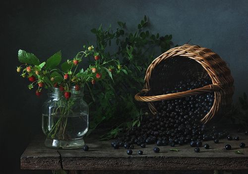 с лесными ягодами...