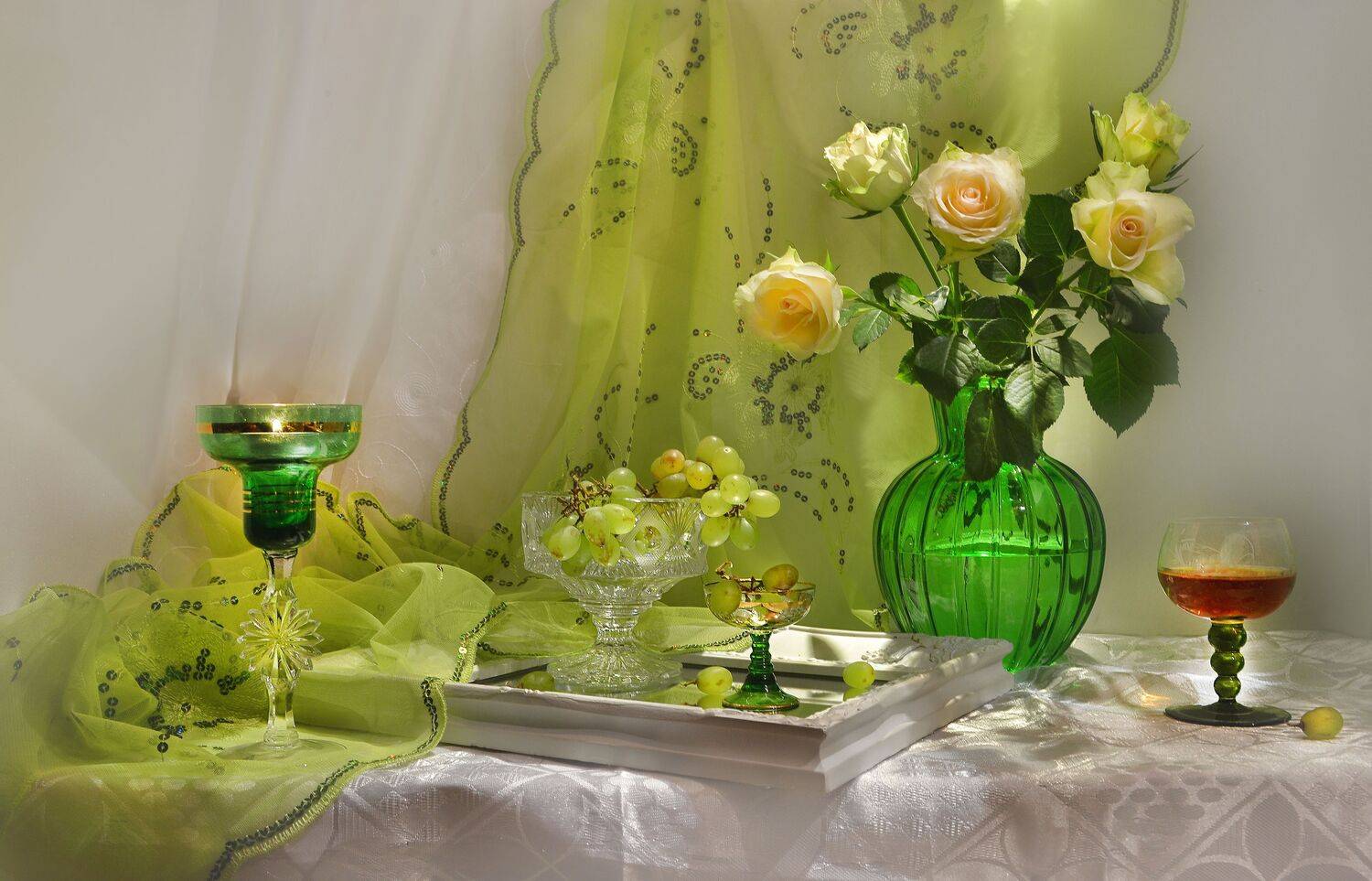 still life, натюрморт, весна, виноград, март, настроение, розы, стекло, хрусталь, цветы, Колова Валентина