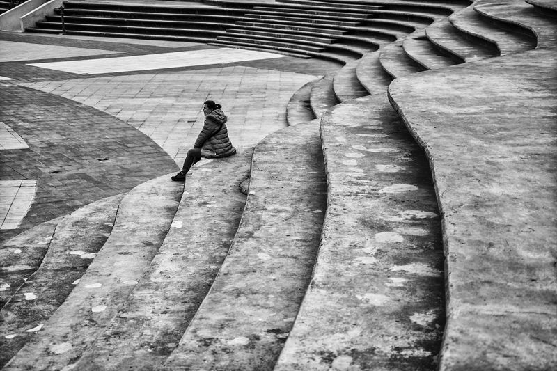 #bw #bnw #pattern #architecture #blackandwhite #graphic #istanbul #street #mono #people #travel Alone фото превью