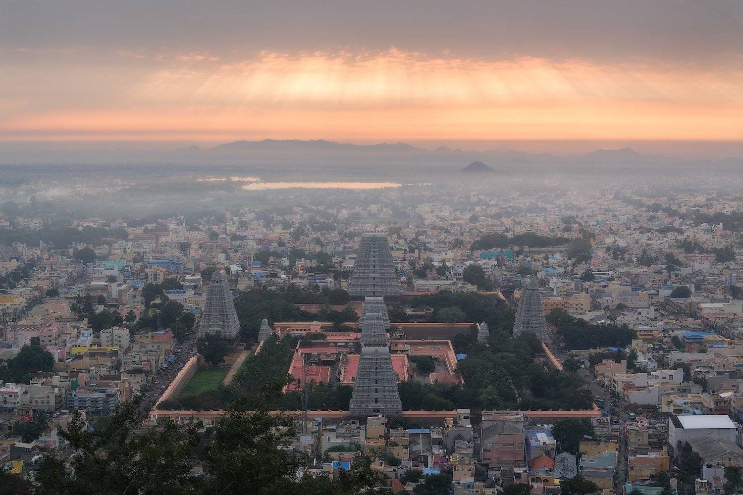 annamalayar temple, arunachala, fog, haze, hills, hinduism, houses, lake, morning, mountains, orange, ornaments, outdoors, pink, pond, relegion, shiva, skandashram, smog, spirituality, streets, sun rays, sunrise, tamil nadu, temple, tiruvannamalai, tower,, Ludwig Riml