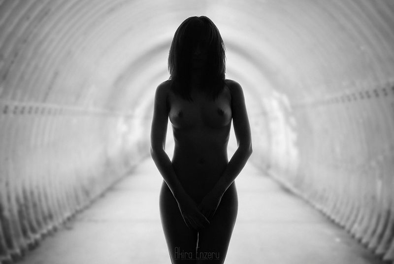 portrait, nude Тоннельphoto preview