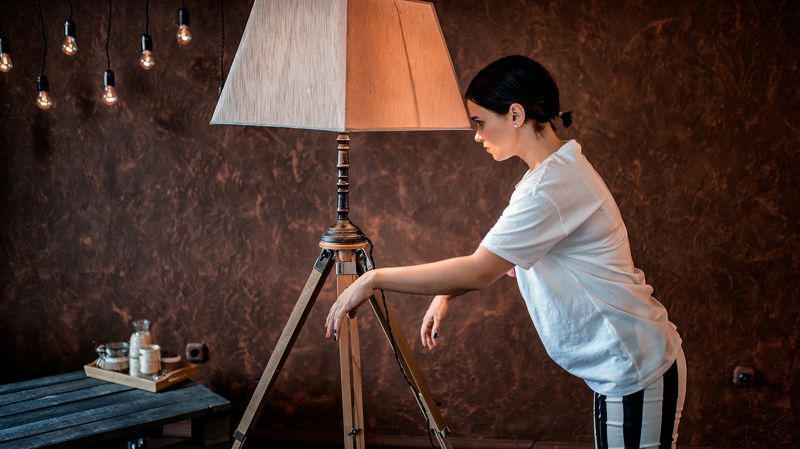 Валерия Рожкова и торшер ! фото превью