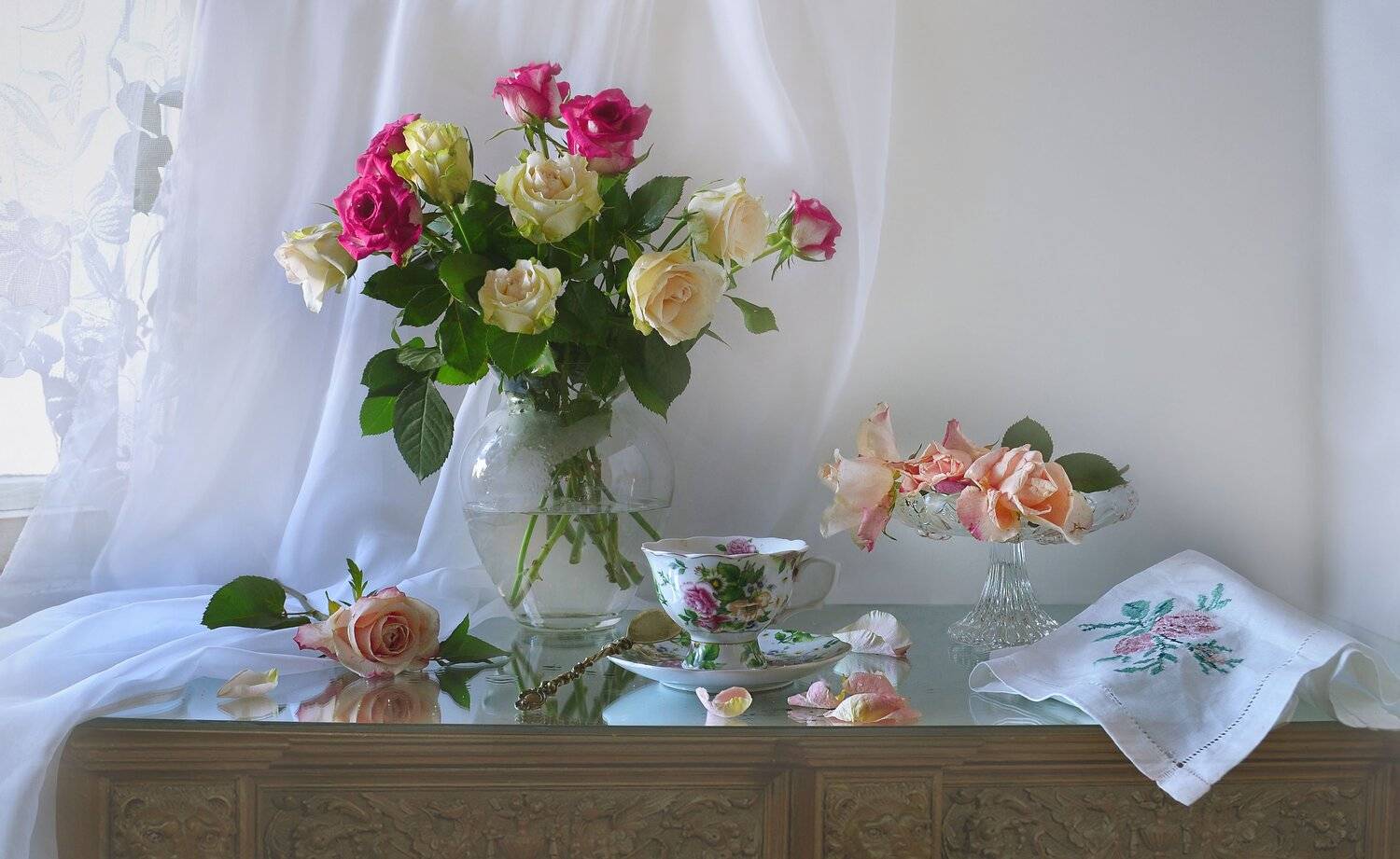 still life, натюрморт, весна, март, настроение, розы, стекло, фарфор, фото натюрморт, цветы, Колова Валентина