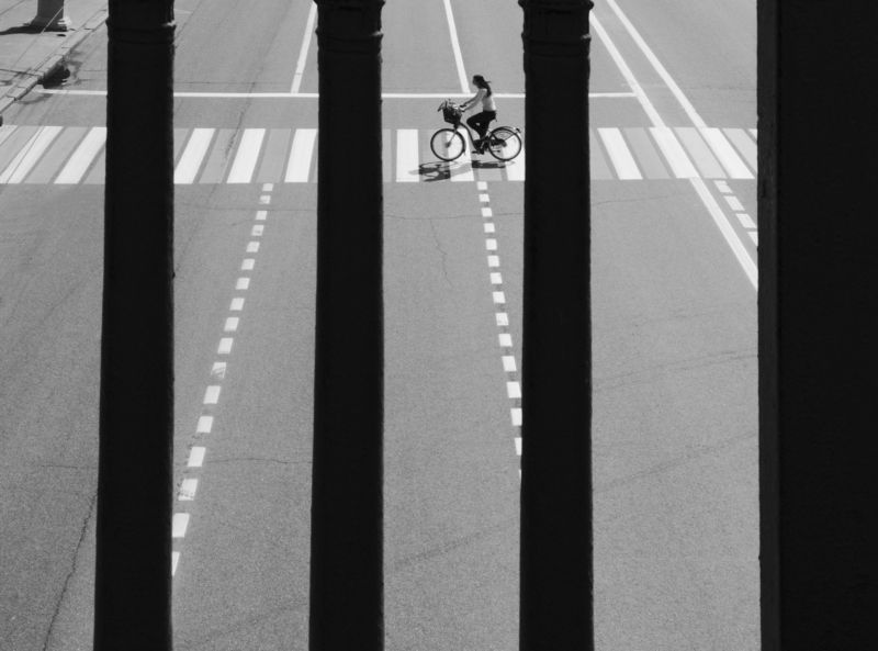 Moscow, Russia, Black and white, Monochrome, Street, Girl, Rhythm  Parallel lines фото превью