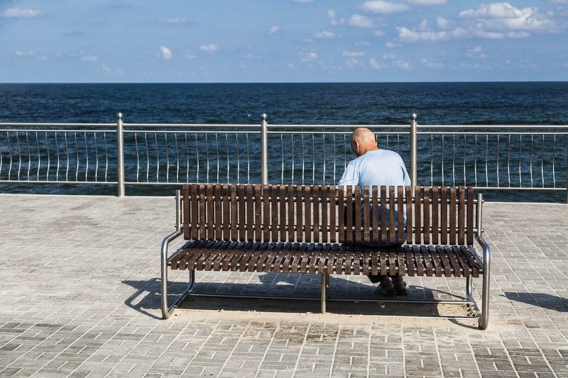 Люди, город, улица, жанр, человек, море, цвет, берег, променад, скамья,  *** фото превью