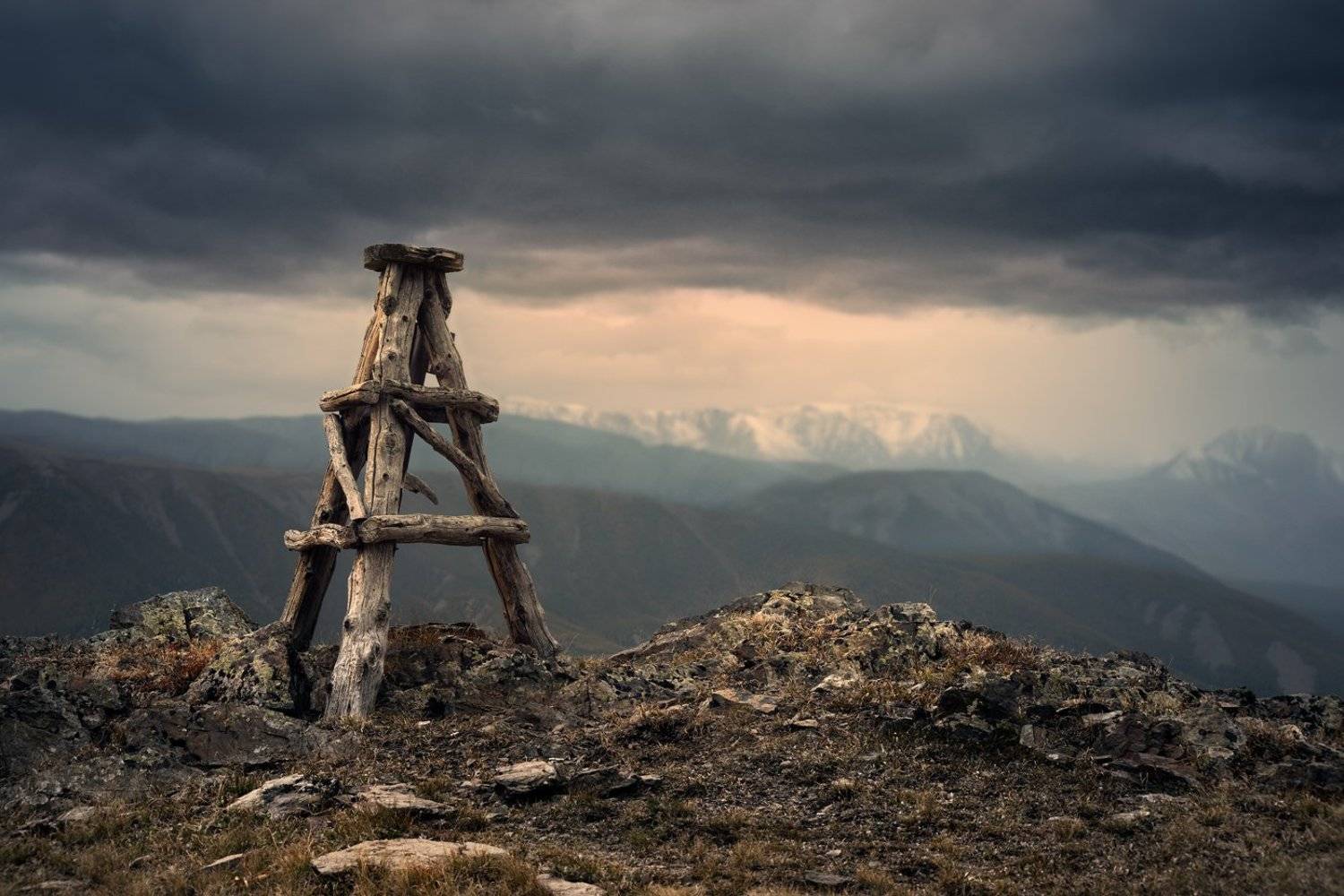 nature, landscape, mounts, mountains, pick, picket, foul weather, пейзаж, природа, горы, вершина, знак, геодезический, непогода, evening, altai, siberia, вечер, конструкция, алтай, сибирь, высокий, большой, Дмитрий Антипов