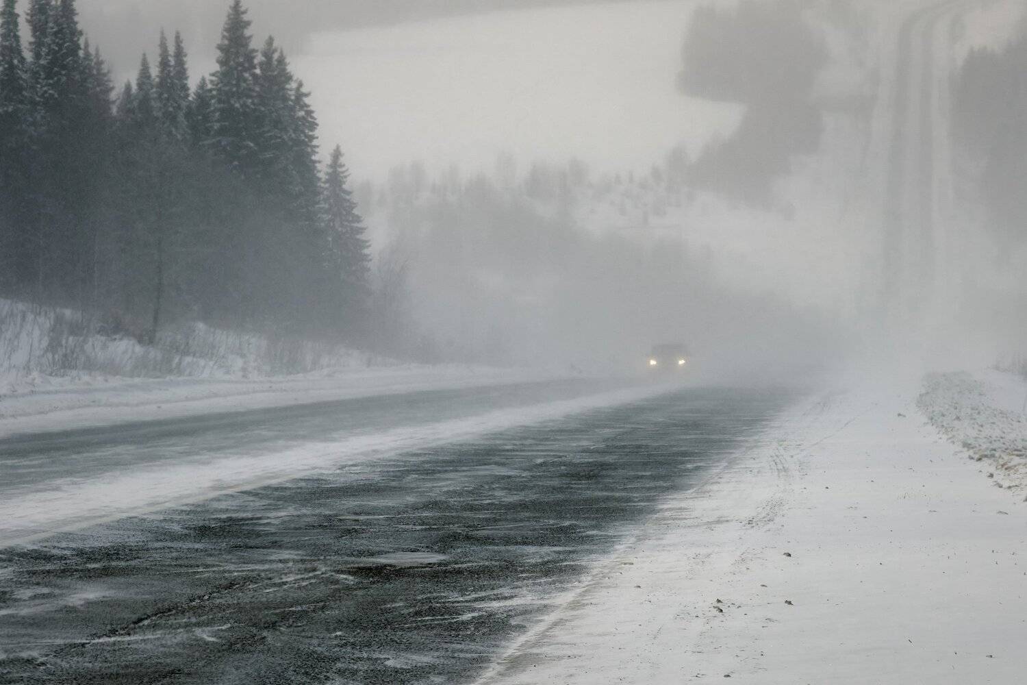 пейзаж, дорога, урал, пурга, метель, холод, снег, лес, машина, фары, приключения, путешествие, Андрей Чиж
