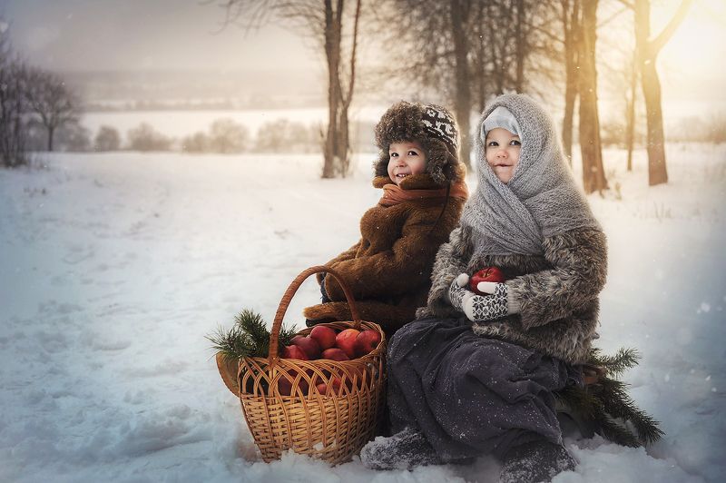зима, дети, сани Семён и Полина фото превью
