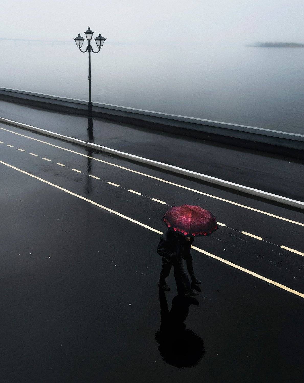 стрит, город, дождь, зонт, набережная, волга, Алексей Ермаков