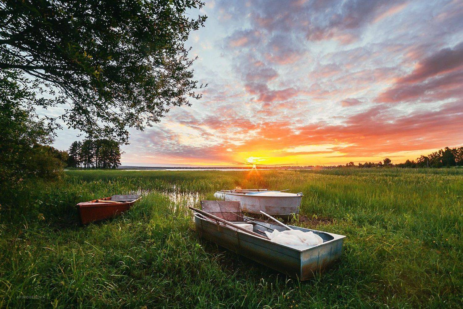 утро, рассвет, озеро, берег, лодка, небо, облака, лето, Татьяна Афиногенова