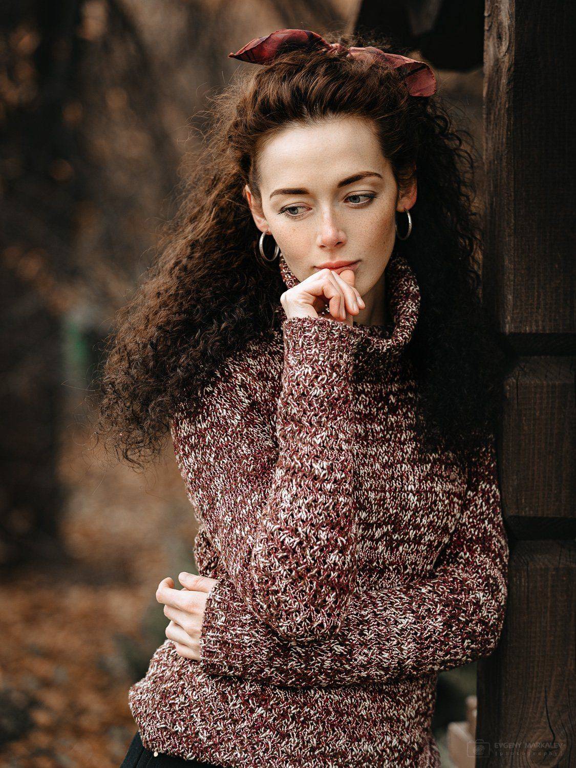 девушка, портрет, пленэр, осень, листопад, Евгений Маркалев