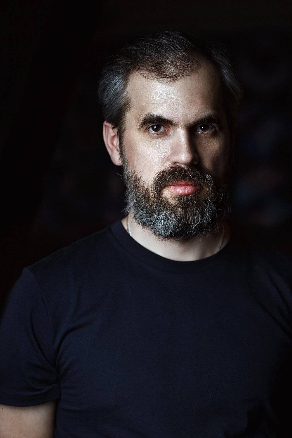 портрет, мужской портрет, низкий ключ, мужественность, брюнет, 135 мм, Марина Кондратова