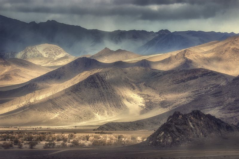 монголия Блуждают тени по Монгольским горам фото превью
