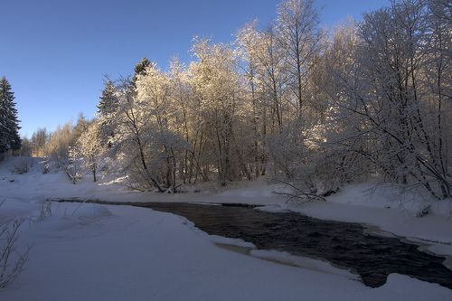 Еще  белеет снег...