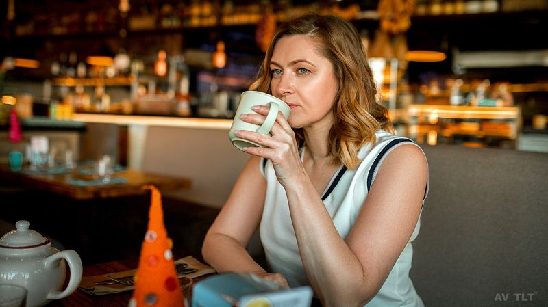 портрет, ресторан, чашка кофе, женщина, женский портрет Татьяна фото превью