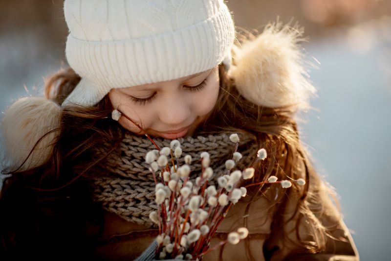 девочка, камыши, прогулка, верба, солнце, закат, контровой В ожидании тепла фото превью