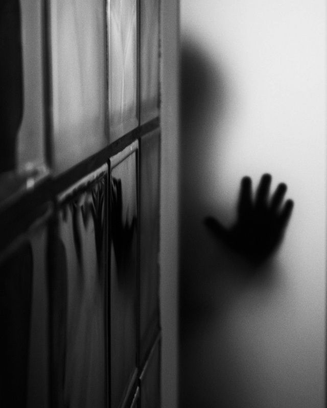 who is here фото превью