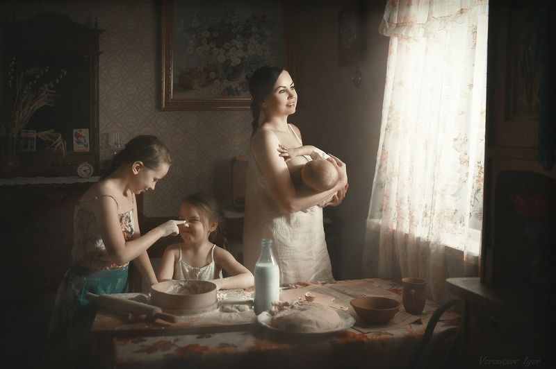 мама, дети, ребёнок, тесто, кухня, винтаж, грудь, окно  фото превью