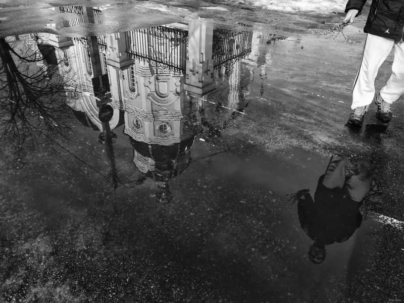 город,улица,дорога,человек,пешеход,лужа,храм *** фото превью