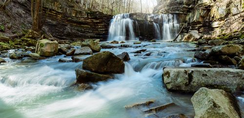 СНОВА ЖРИЦА-ВЕСНА ПОИТ ДРЕВНИЕ РЕКИ.