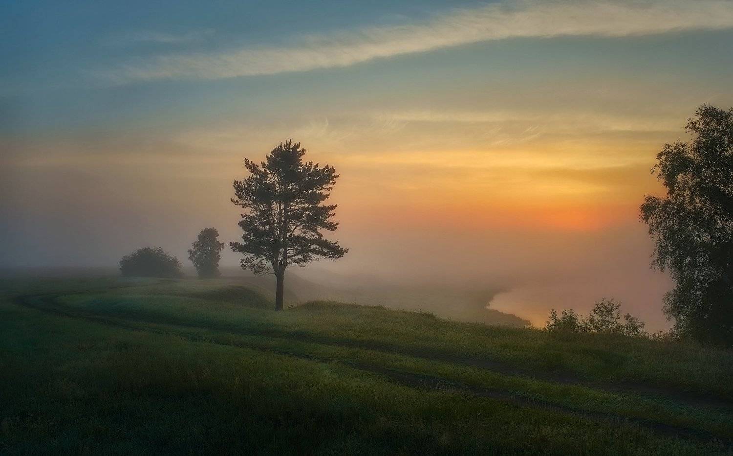 летнее утро,красочный восход солнца,туман,берег озера,, Сергей