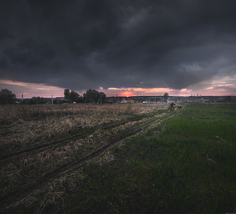 #пейзаж #подмосковье #природа #человек #жизнь #реализм #закат #путь  / Там, на краю... /  фото превью