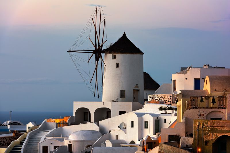 aegean, architecture, beautiful, blue, building, caldera, church, city, cityscape, cyclades, dome, dusk, europe, evening, famous, greece, greek, hellas, holiday, hotel, house, iconic, illuminated, island, landmark, landscape, lights, mediterranean, mill,  Windmills of Oia Village at Sunset, Santorini, Greece фото превью