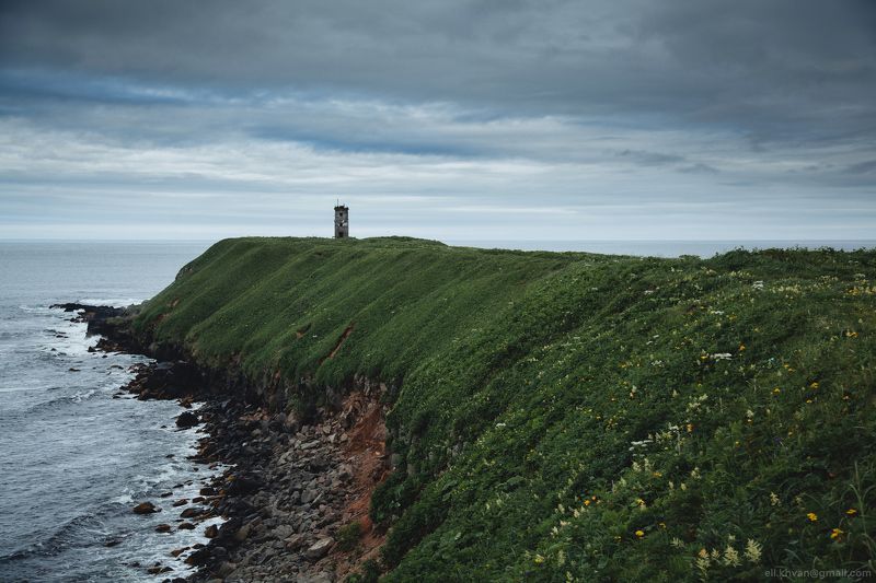 Маяк у Тихого океана фото превью